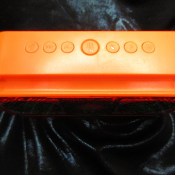 Retro Boom Box Bluetooth Speaker and Alarm Clock Nick Box EXCLUSIVE Summer 2021 - Picture 4 of 7